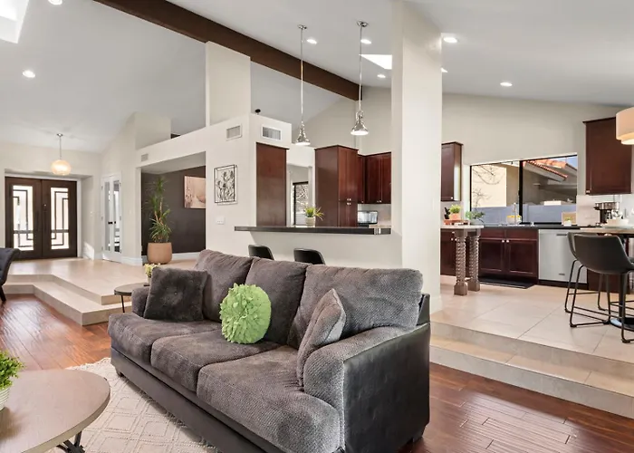 Ferienhaus Perfectly Located Spacious With Heated Pool *