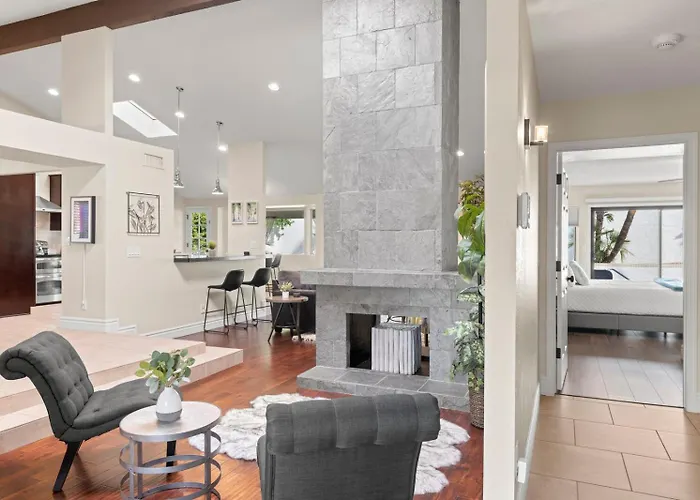Perfectly Located Spacious With Heated Pool Ferienhaus