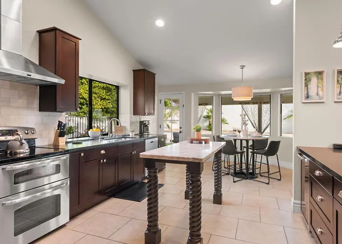 Perfectly Located Spacious With Heated Pool * Phoenix