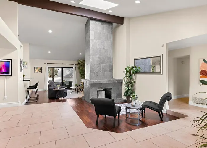 Perfectly Located Spacious With Heated Pool Ferienhaus Phoenix