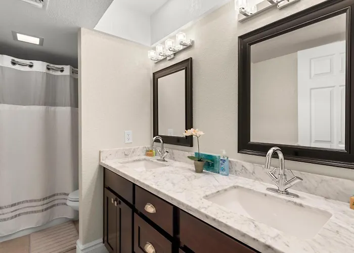 Perfectly Located Spacious With Heated Pool * Phoenix