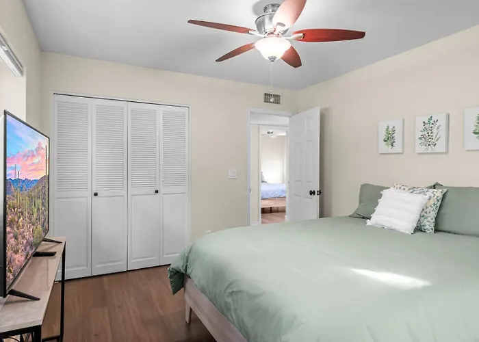Perfectly Located Spacious With Heated Pool Phoenix
