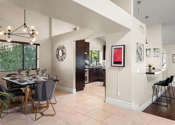 Perfectly Located Spacious With Heated Pool Ferienhaus Phoenix
