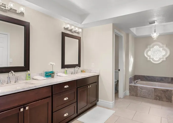 Perfectly Located Spacious With Heated Pool * Phoenix